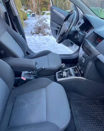 Opel Astra cena 9000 przebieg: 149213, rok produkcji 2005 z Otmuchów małe 79